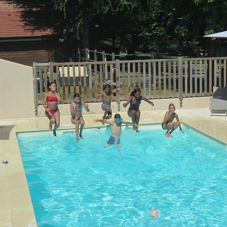 Camping Les Etoiles Saint-Sornin-Lavolps Eksteriør billede