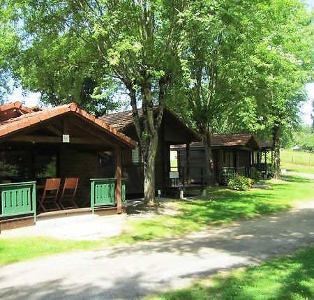Camping Les Etoiles Saint-Sornin-Lavolps Eksteriør billede