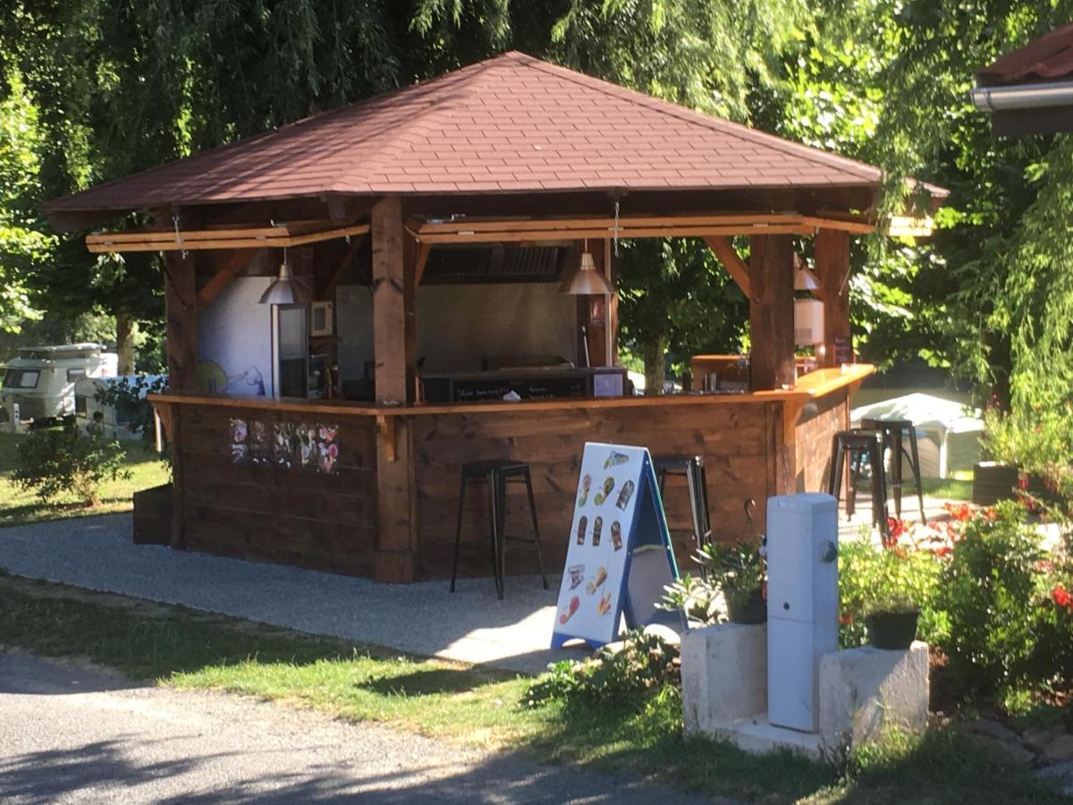 Camping Les Etoiles Saint-Sornin-Lavolps Eksteriør billede