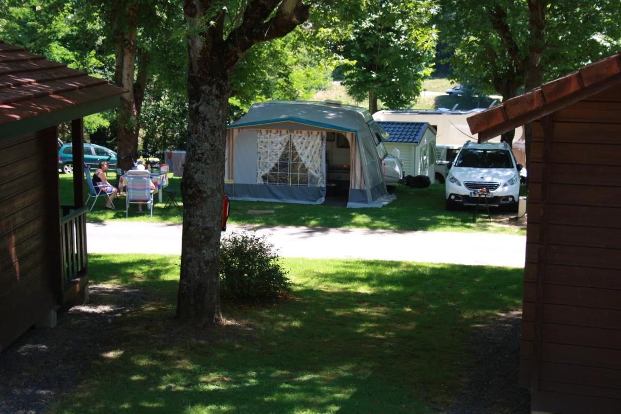 Camping Les Etoiles Saint-Sornin-Lavolps Eksteriør billede