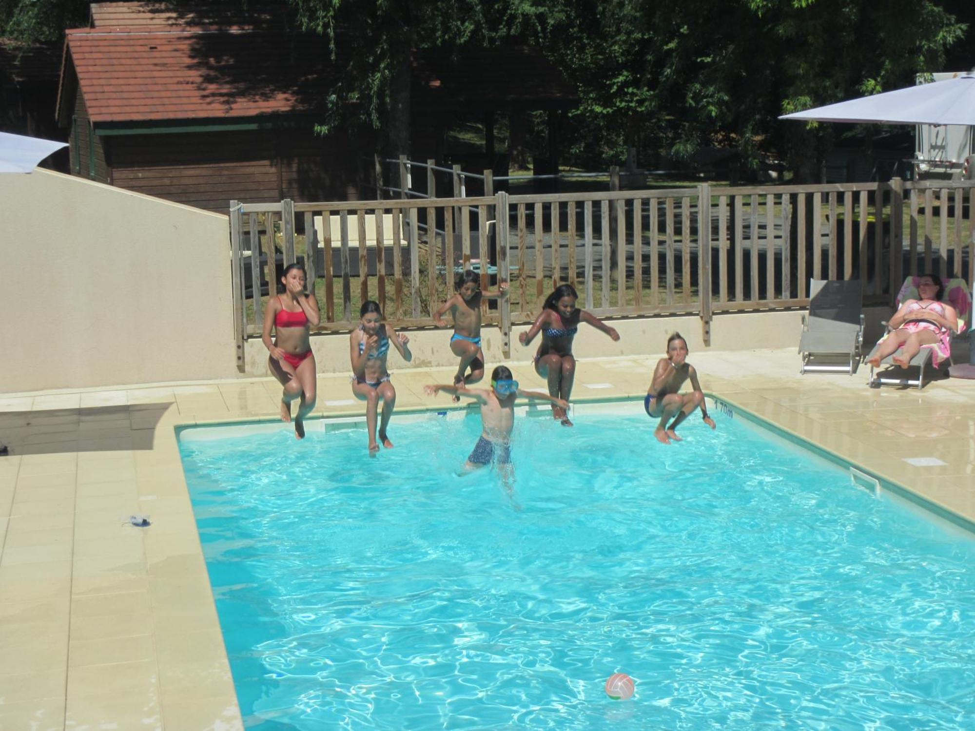 Camping Les Etoiles Saint-Sornin-Lavolps Eksteriør billede