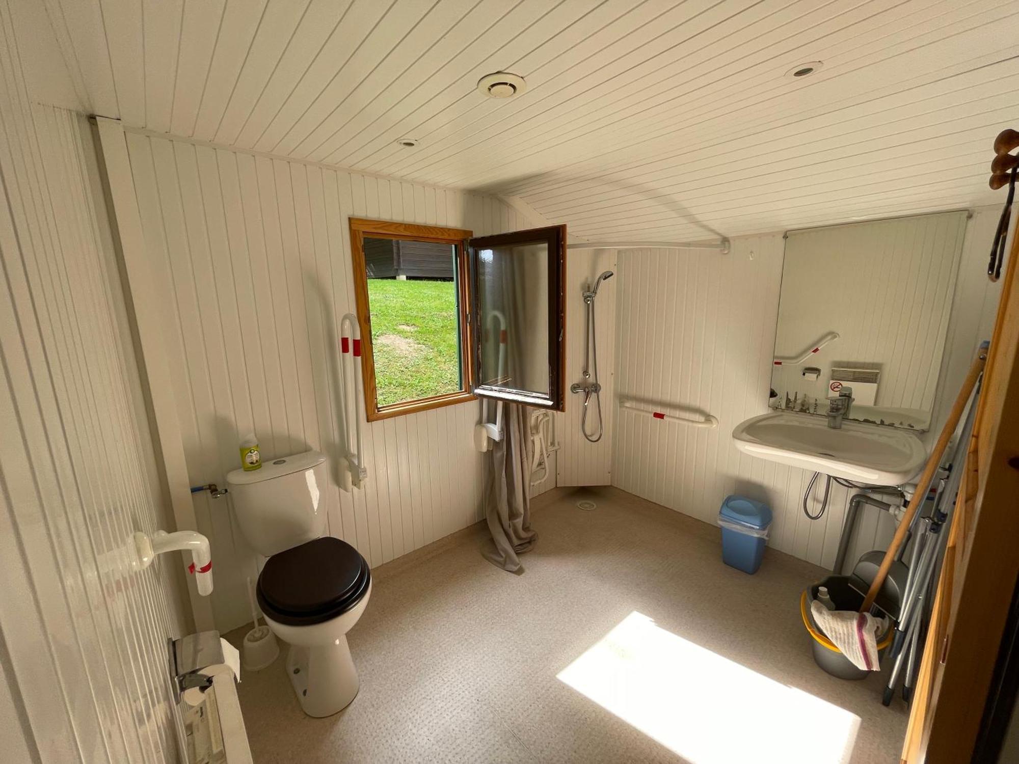 Camping Les Etoiles Saint-Sornin-Lavolps Eksteriør billede