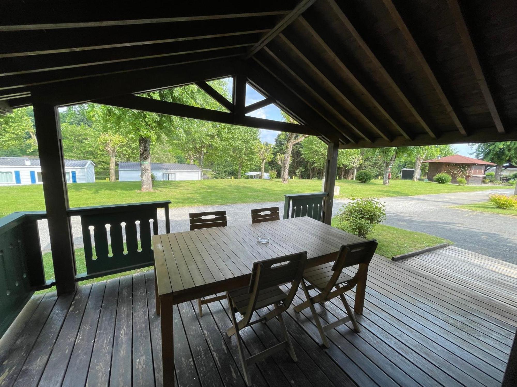 Camping Les Etoiles Saint-Sornin-Lavolps Eksteriør billede