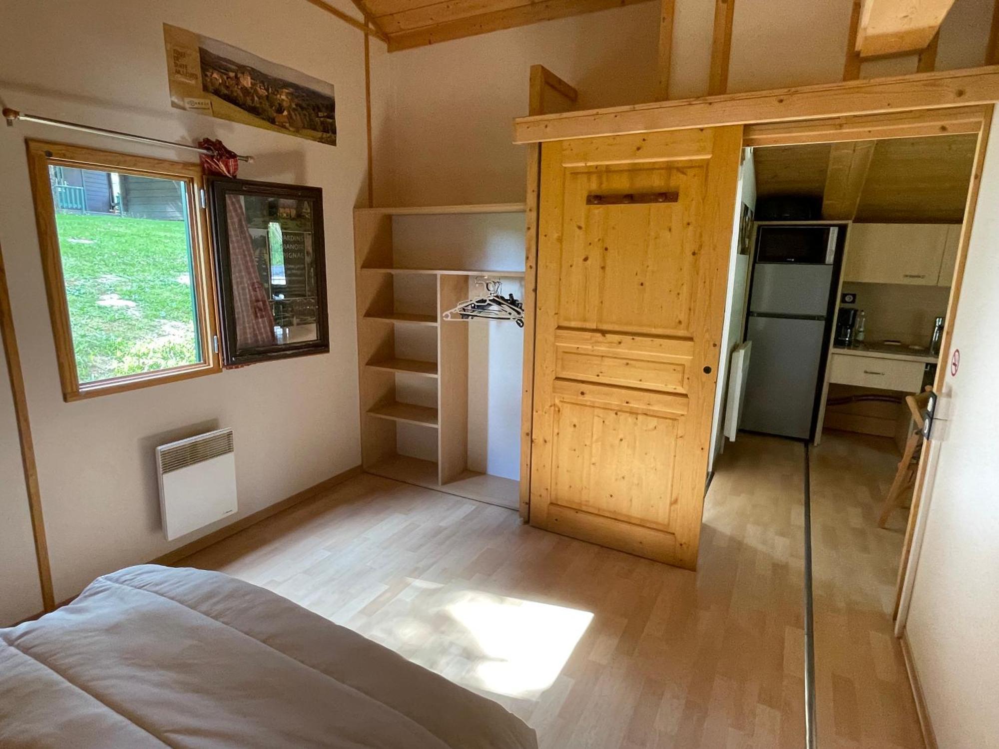 Camping Les Etoiles Saint-Sornin-Lavolps Eksteriør billede