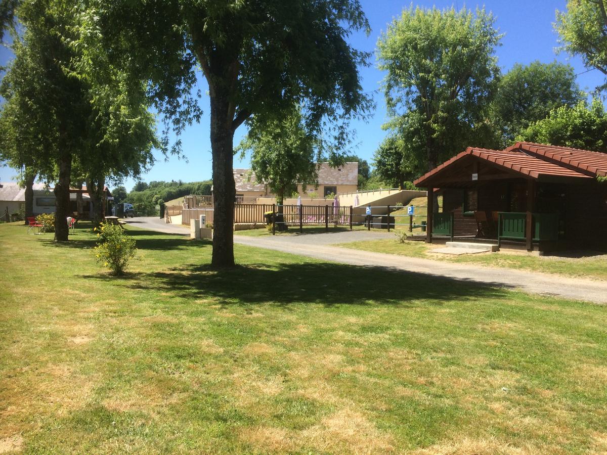 Camping Les Etoiles Saint-Sornin-Lavolps Eksteriør billede