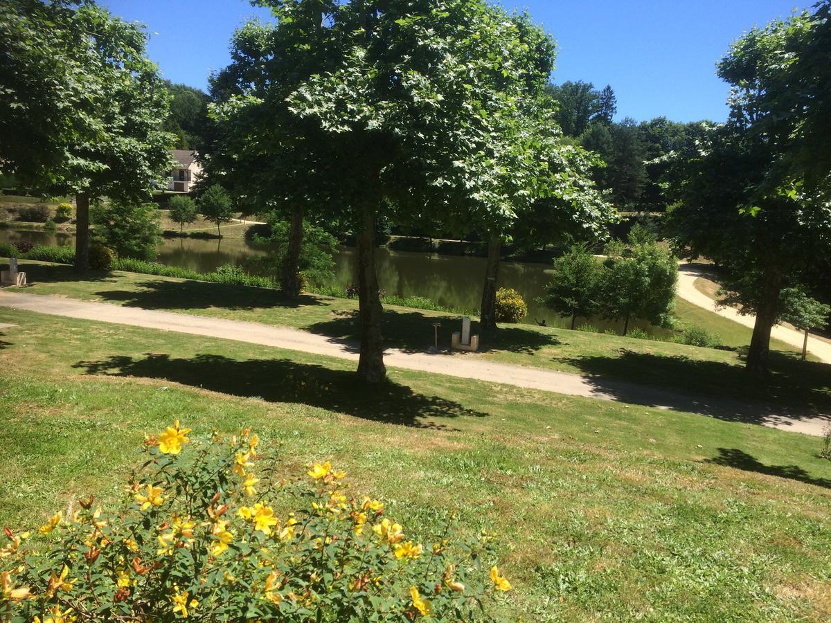 Camping Les Etoiles Saint-Sornin-Lavolps Eksteriør billede