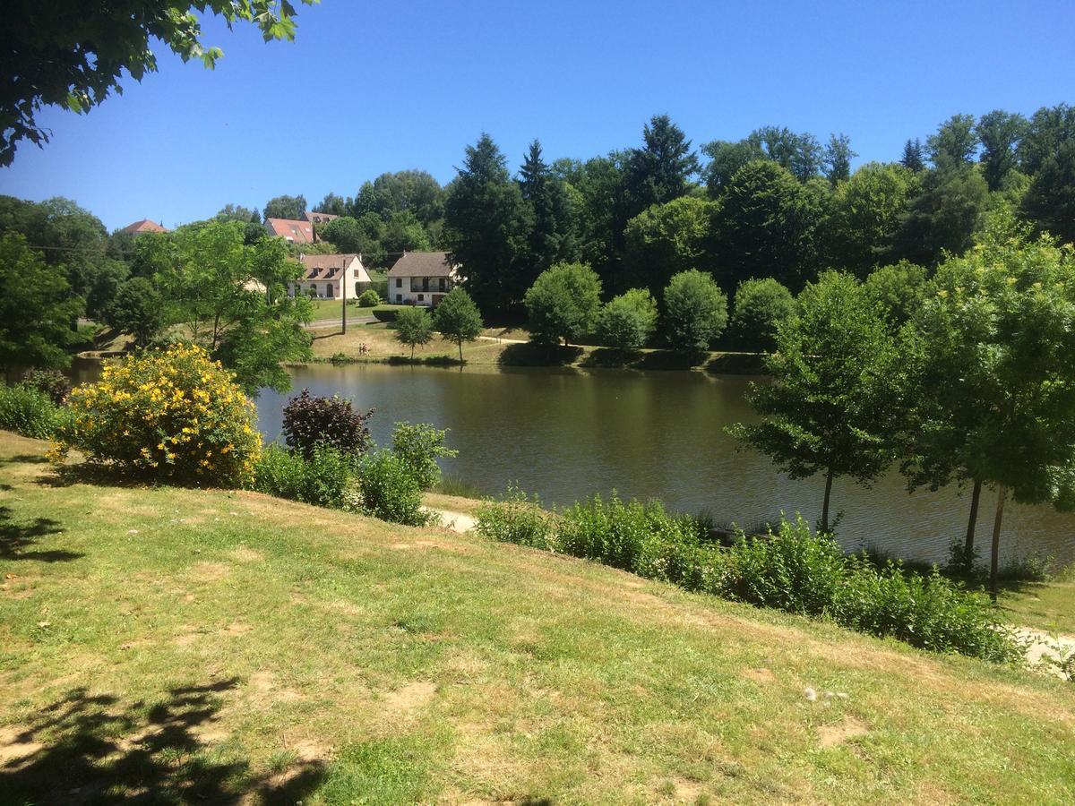 Camping Les Etoiles Saint-Sornin-Lavolps Eksteriør billede
